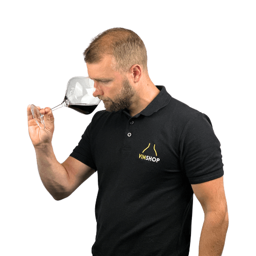 Petr s červeným vínem